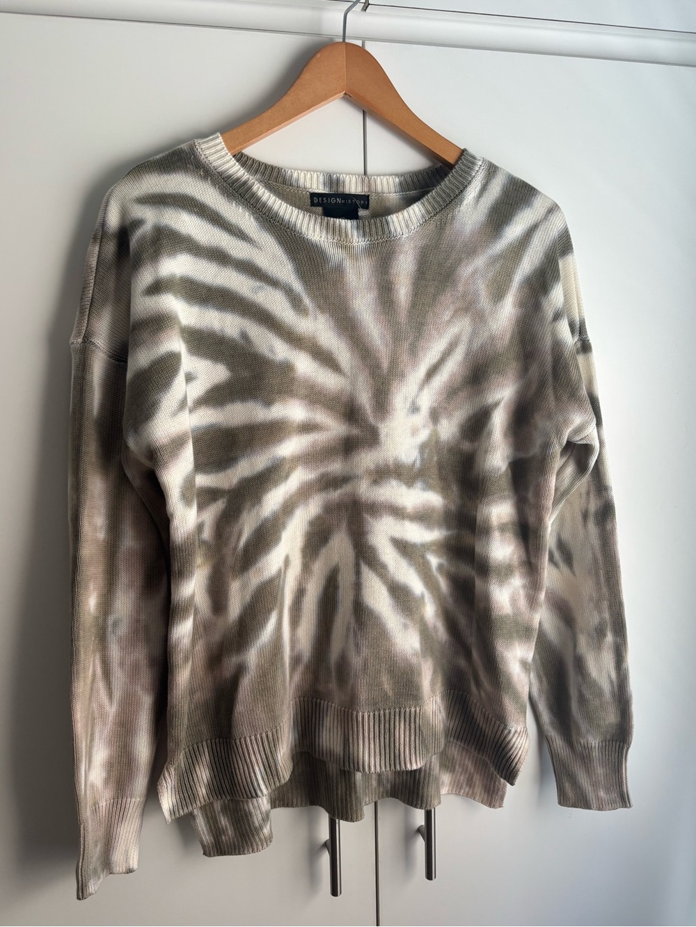 Design History Cotton Olive and Cream Tie- dye Crewneck Sweater